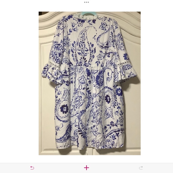 New ladies XL blue/white floral poly dress, v neck, pretty detail neck, sleeves - Picture 2 of 7